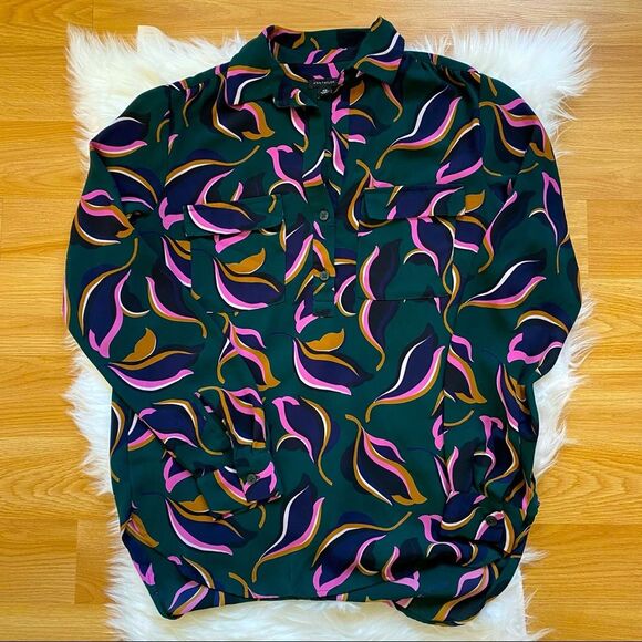LOFT Top Long Sleeve Green Floral Blouse V-Neck Collared Size XS - Picture 1 of 5